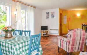 Maisons de vacances 3 Bedroom Lovely Home In Hendaye : photos des chambres