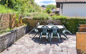 Maisons de vacances 3 Bedroom Lovely Home In Hendaye : photos des chambres