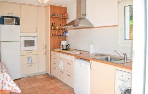 Maisons de vacances 3 Bedroom Lovely Home In Hendaye : photos des chambres