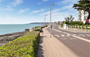 Appartements Beautiful Apartment In Royan With Wifi And 2 Bedrooms : photos des chambres