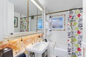 Magnolia on the Hill