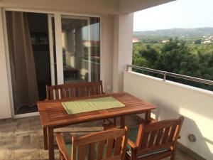 Apartment in Rogoznica with balcony, air conditioning, WiFi, washing machine 5173-2