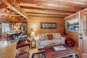 Glassy Mountain Getaway