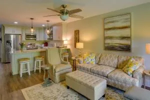 Keowee Key Condo Rental with Golf Course View! - West Union