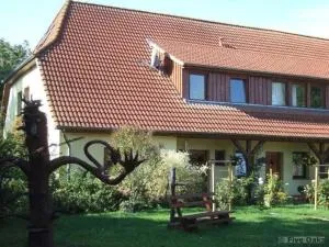 Ferienwohnung in Hohenkirchen mit gemeinschaftlichem Pool, Terrasse und Garten - Bobitz