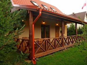 Gemütliches Ferienhaus in Kopalino mit Terrasse, Grill und Garten