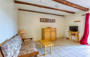 Maisons de vacances Amazing Home In Castelnau D Mandailles With Outdoor Swimming Pool And 1 Bedrooms : photos des chambres