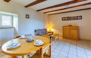 Maisons de vacances Amazing Home In Castelnau D Mandailles With Outdoor Swimming Pool And 1 Bedrooms : photos des chambres