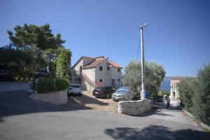 Apartments with a parking space Nemira, Omis - 21059