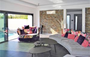 Maisons de vacances Nice Home In Lons With Kitchen : photos des chambres