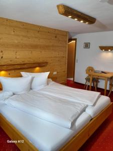 Family Room with Balcony room in Alpenpension Ettlerlehen