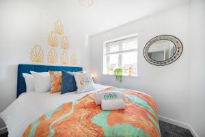 Stylish 3 bed house, large garden, Parking, WiFi - Esho Stays