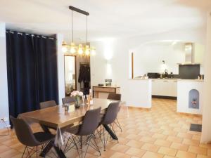 Maisons de vacances Holiday home with private pool, Vaison-la-Romaine : photos des chambres