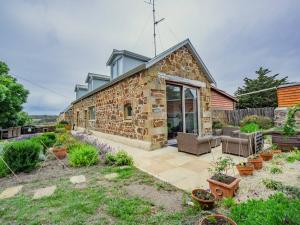 *Newly relisted* Coach House at Lisdillon Vineyard