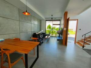 Milo Modern Five-Bedrooms Villa