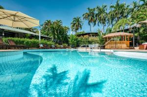 Palms City Resort