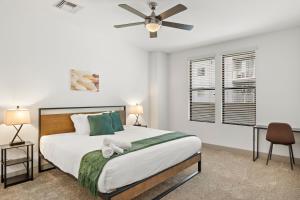 Modern 2BR CozySuites on Town Lake waterfront 11