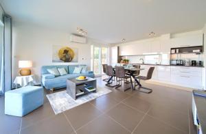 VILLA SOLIS LACUS modern Apartment - private heated pool - Air Conditioning -Smart TV - Free parking