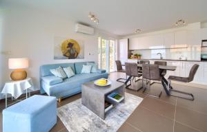 VILLA SOLIS LACUS modern Apartment - private heated pool - Air Conditioning -Smart TV - Free parking