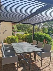 Villa avec jardin et piscine