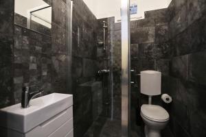 Unwind in Style w SAUNA dsgn 2BR Home