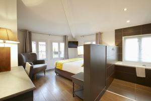 Hotels Hotel St Sernin : Chambre Double - Vue sur Basilique
