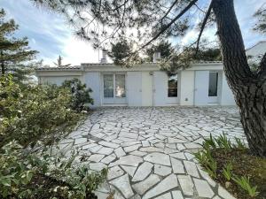 Maison avec accès direct à la plage, 2 terrasses, jardin clos, 3 chambres, parking privé à La Guérinière - FR-1-224B-492