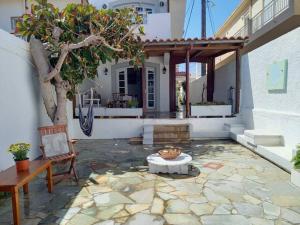 Asteri Traditional Seafront Apartment