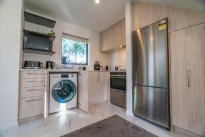 King bed on Hagley Park corner in the CBD