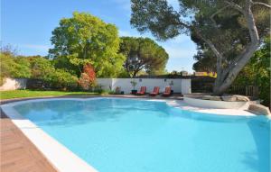 Maisons de vacances Awesome Home In Nmes With Private Swimming Pool, Can Be Inside Or Outside : photos des chambres
