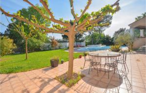 Maisons de vacances Awesome Home In Nmes With Private Swimming Pool, Can Be Inside Or Outside : photos des chambres