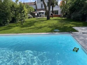 Maisons de vacances Grande Maison Familiale a Nantes avec Piscine : photos des chambres