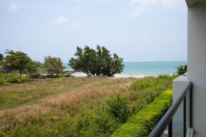 Escape II CondominiumE225