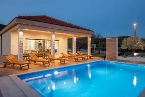 Villa Big Garden - Mravnica