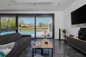 Villa Alison Deluxe with private spa and heated swimming pool