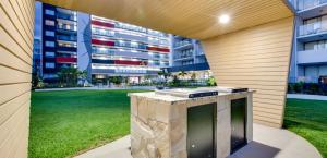 Modern Riverside Oasis - Gym Pool WiFi & Parking