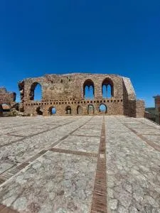 Al Castello - Capri Leone