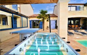 Maisons de vacances Nice Home In Flaux With Outdoor Swimming Pool, 2 Bedrooms And Wifi : photos des chambres