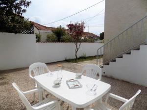 Appartements ROYAN - APPARTEMENT en rez-de-chaussee avec TERRASSE - QUARTIER AU CALME : photos des chambres