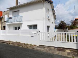 Appartements ROYAN - APPARTEMENT en rez-de-chaussee avec TERRASSE - QUARTIER AU CALME : photos des chambres