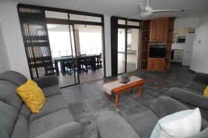 Marina 8, Manaba Beach