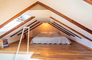 Cool attic apartment Marina