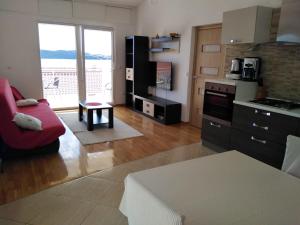 Apartment Mia - Spacious apartment on 85 m2 with beautiful sea view