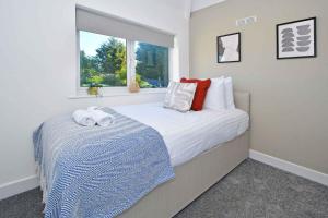 Lily House by YourStays - Cosy 3 Bedroom House in Crewe