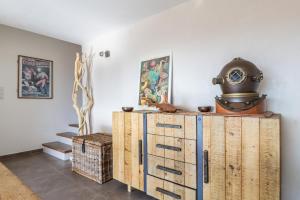 Appartements L'Odyssee provencale, un duplex de charme de 2 chambres au pied du village medieval de Bormes-les-Mimosas, offrant des prestations haut de gamme et une superbe vue sur le Massif des Maures : photos des chambres