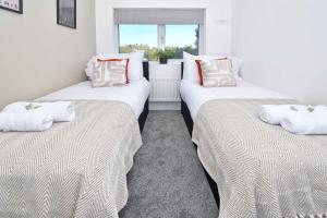 Lily House by YourStays - Cosy 3 Bedroom House in Crewe