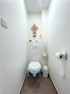 Appartements L'Odyssee provencale, un duplex de charme de 2 chambres au pied du village medieval de Bormes-les-Mimosas, offrant des prestations haut de gamme et une superbe vue sur le Massif des Maures : photos des chambres