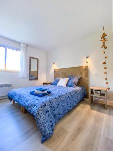 Appartements L'Odyssee provencale, un duplex de charme de 2 chambres au pied du village medieval de Bormes-les-Mimosas, offrant des prestations haut de gamme et une superbe vue sur le Massif des Maures : photos des chambres