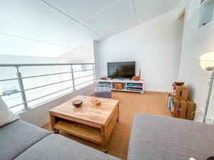 Appartements L'Odyssee provencale, un duplex de charme de 2 chambres au pied du village medieval de Bormes-les-Mimosas, offrant des prestations haut de gamme et une superbe vue sur le Massif des Maures : photos des chambres