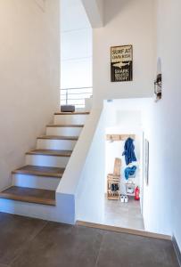 Appartements L'Odyssee provencale, un duplex de charme de 2 chambres au pied du village medieval de Bormes-les-Mimosas, offrant des prestations haut de gamme et une superbe vue sur le Massif des Maures : photos des chambres